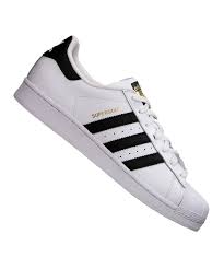 Although many associate adidas with men's sneakers, its women's section is actually one of the most diverse and celebrated in the industry, as it includes some. Adidas Originals Superstar Sneaker Weiss Schwarz Lifestyle Freizeitschuh