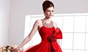5 makeup tips to carry off a red dress