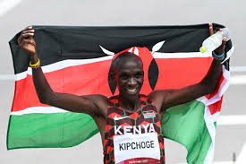 The kenyan world record holder was out in a race of his own after the challenge of compatriot jonathan korir (who finished in 2:06:40) ended with half an hour left to run. 8 88hcjxjo6a0m