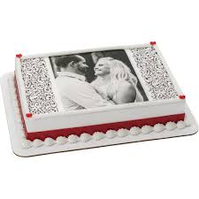 Each of our engagement cake design contains a ring box with a ring in it. Photocake Engagement Couple Cake Design Decopac