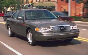 2002 Ford Crown Victoria Review