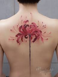 Hoa bỉ ngạn (hay còn được biết đến là hoa mạn châu sa) là loại hoa ưu tư nhất thế gian, khiến 15 mẫu hình xăm hoa nhỏ xinh, màu sắc thanh nhã. Hinh XÄƒm Hoa Bá»‰ Ngáº¡n Minh Chau Tattoo Studio