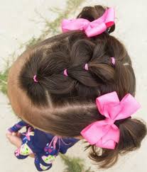 Прическа для девочки на выпускной. Hairstyles In Kindergarten Original Ideas And Novelties Hairdesignon Com Detskie Pricheski Pricheski Princessy Idei Dlya Volos