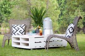Diy Pallet Coffee Table Gets An Outdoor