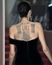 Angelina Jolie on Instagram: “#AngelinaJolie #tattoo” | Tatoveringer, Ryger
