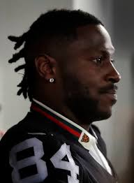 The curtain haircut, best known as the hairstyle worn by johnny depp, leonardo dicaprio, and johnathon taylor thomas in the 1990s, is back. Oakland Raiders Wide Receiver Antonio Brown Answers Questions During The Nfl Football Team S News Conference Wednesday March 13 2019 In Alameda Calif Ap Photo Ben Margot Las Vegas Review Journal