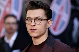 Tom holland's full performance of rihanna's umbrella on lip sync battle. Tom Holland S Shaved Head Sends Fans Into A Frenzy