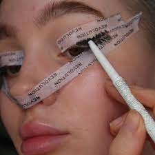 how to apply eyeliner using tape