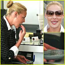 Katherine heigl plastic surgery before and after photos. Katherine Heigl Spotted Here Inserting Her Invisalign Aligners Visit Us At Www Nealsmiles Com For More Information About Invisa Invisalign Celebrita Persona