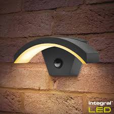 integral curve outdoor wall light with