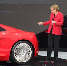 Chancellor angela merkel opened the international motor show germany (iaa) on thursday, with an address highlighting the herculean task that lay before the auto industry in trying to create more. Umfrage Welchem Politiker Wurden Sie Ein Auto Abkaufen Welt