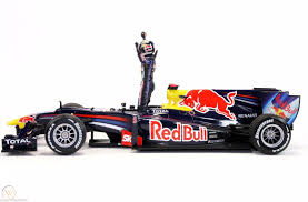 El de red bull está a 29 puntos de alonso a falta de seis carreras; F1 1 18 Sebastian Vettel 2010 Red Bull Racing Rb6 Brazil Gp Minichamps 113100205 1799616376