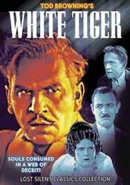 Всю жизнь нищему индийскому парню балраму внушали, что высочайшая честь для него быть слугой. White Tiger Poster White Tiger Movie Poster Movie Poster Poster Reprint Ebay