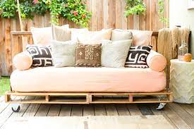 How To Build A Pallet Daybed Pretty