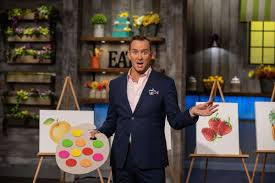 Here's how he got back in the black. Clinton Kelly Is Fully Baked Into Food Network S Spring Competition