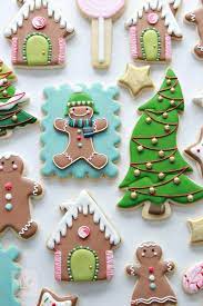 Very often there's the odd robin or father very often there's the odd robin or father christmas handed down through generations to decorate with, but failing that, a sprig of holly in the centre of the. Royal Icing Cookie Decorating Tips Sweetopia