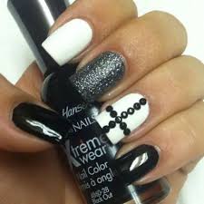 In today's nail tutorial video i show you five really easy black and white nail designs using. 10 Best Black And White Nail Art Designs Styles At Life