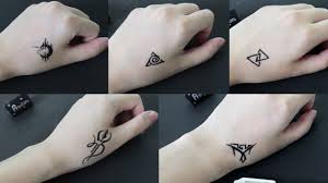Top các hình xăm trên ngón tay vừa nhỏ, vừa đẹp và ý nghĩa: Cach Váº½ Nhá»¯ng Hinh XÄƒm Nhá» Ä'áº¹p Báº±ng But Bi Ä'Æ¡n Giáº£n How To Make Tattoo With Pen Youtube