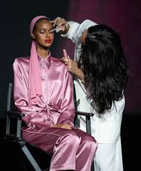 rihanna holds makeup work in seoul