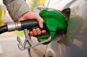 Resultado de imagem para Preço da gasolina e do diesel tem novo reajuste amanhã nas refinarias