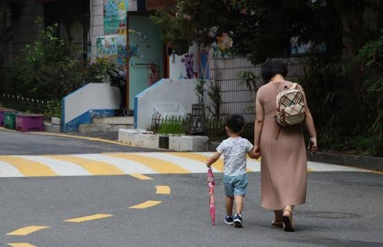 Caregiving Burden Weighs Heavily on South Korea's Women Business Owners, Survey Finds | Be Korea-savvy