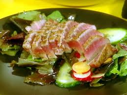 seared ahi tuna and salad of mixed