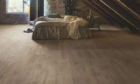 lodge oak laminate flooring btw