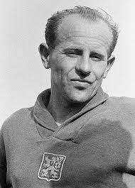 After winning gold and setting olympic records in the 5,000 and 10,000m races at the 1952 helsinki olympic games, czech emil zatopek wasn. Emil Zatopek Wikipedia A Enciclopedia Livre