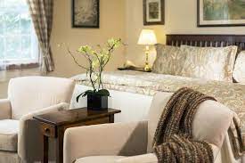what color bedding goes with beige