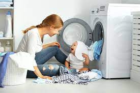 Có nên giặt quần áo cho trẻ sơ sinh bằng máy giặt và giặt đúng cách