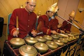 Indonesia adalah negara yang terkenal akan keaneka ragaman budayanya, salah satunya adalah alat musik tradisional. Mengenal Alat Musik Tradisional Yang Ada Di Pulau Jawa Renaldi