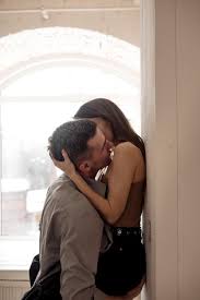 86 000 couple kiss pictures