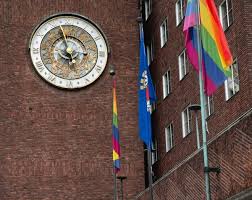 Flere skoler har også fått frastjålet sine flagg. Oslo Pride Flagget Heises