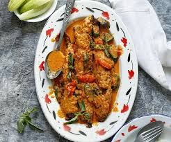 Berbahan dasar ikan lele yang dimasak seperti sayur santan pedas, namun menggunakan kencur yang akan menambah kekhasan rasanya. Resep Mangut Lele Khas Jawa Tengah Sudah Coba