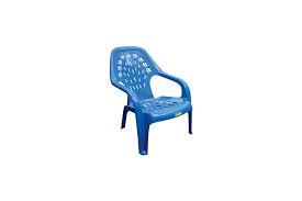 Au cours des dernières années, grâce au travail d'imagination et à l'intuition de nombreux designers, les chaises en plastique sont de plus en plus utilisées pour meubler toutes les. Chaises Kinshasa Plastique
