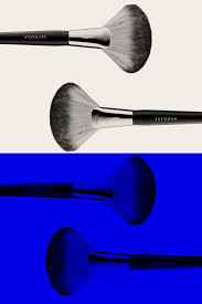 how makeup brushes are squeezing s