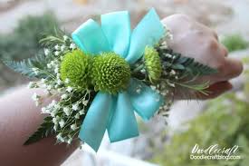 wrist corsage or boutonniere