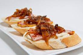 peameal bacon and onion chutney