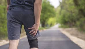 knee pain caused by a hamstring injury