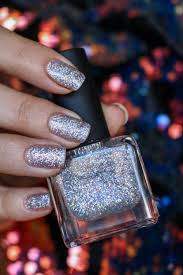 Holographic ombre nail / holo powder! Holographic Sparkly Nails For The Holidays Diy Festive Manicure The Hungarian Brunette