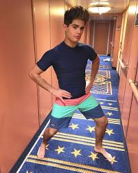 Emery kelly is an american famed star of the netflix original's comedy tv series alexa & katie , in which he played the lead role as lucas mendoza. Emery Kelly S Feet Wikifeet Men