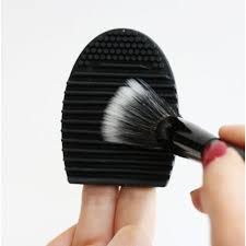 brush egg with makeup brush sponge