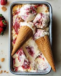 strawberry shortcake no churn ice cream