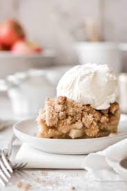 apple crumb pie with brown sugar