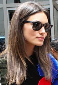 I think phoebe looks much better with brunette hair she looks more striking and gorgeous. Layers For Fine Hair Thin Fine Hair Phoebe Tonkin Hair Hair Styles
