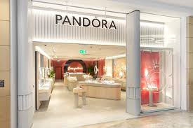 pandora joins retail roster at 112 w