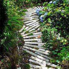 Reclaimed Timber And Wood Pallet Paths