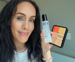 a makeup artist shares her glam make up