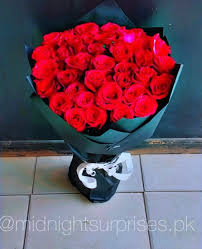 red roses flower bouquet midnight