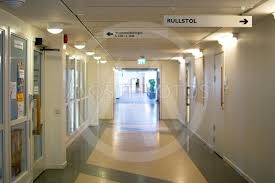 Ett eget lärosäte i örebro grundades 1977, och var en högskola fram tills man erhöll status som universitet 1999. Longhouse Orebro University By Torgny Pettersson Mostphotos